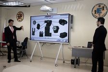 Estudiantes Javier Arroyo y Carlos Peralta de la carrera Ingeniería Electromecánica.