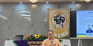 Dr. Humberto Álvarez Dicta Conferencia de Aplicación de Sistemas Informáticos 