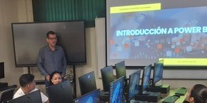 Taller “Introducción a Power BI”, dictado por el Mgtr. Rafael Alejandro Vejarano