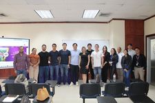 Grupo en el salón de conferencias de la FIC.