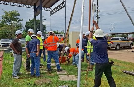 Grupo de Investigación de la FIE que participo en la Jornada de Mecatrónica.  