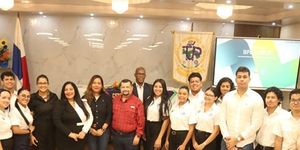 Estudiantes de la FII organizadores de la Conferencia  