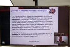 Conferencista internacional.