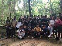 Estudiantes que participaron de la gira al parque.