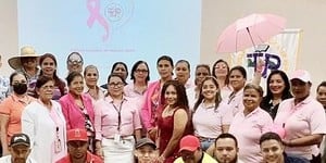 Personal Administrativo y estudiantes del Centro Regional participan de la Charla informativa 