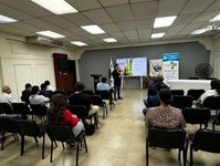 Observamos al expositor del CINEMI, Dr. Miguel Morales Zapata durante su presentación.