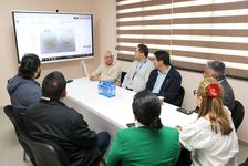 Reunión en el salón de reuniones de CINEMI.