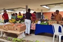 Venta de frutas y vegetales.