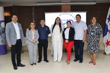 Foto grupal del evento.