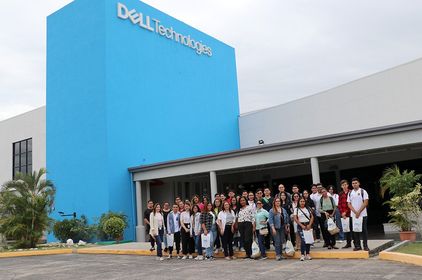 Estudiantes de la UTP en la empresa DELL.