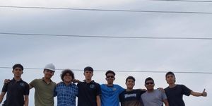 El proyecto, dirigido por el profesor Hermes Polanco, tuvo como objetivo aplicar de manera práctica los principios de conversión, almacenamiento y aprovechamiento de la energía, mediante el desarrollo de un sistema fotovoltaico autónomo de baja potencia, funcional y orientado al servicio de la comunidad universitaria. 