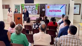 Dra. Lineth Alían de Meier, da las palabras de bienvenida a los docentes y personal de Bienestar Estudiantil. 