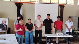 Lic. Elvia Martínez, Mgtr. Emily Ortiz, Dr. Francisco Arango y estudiantes