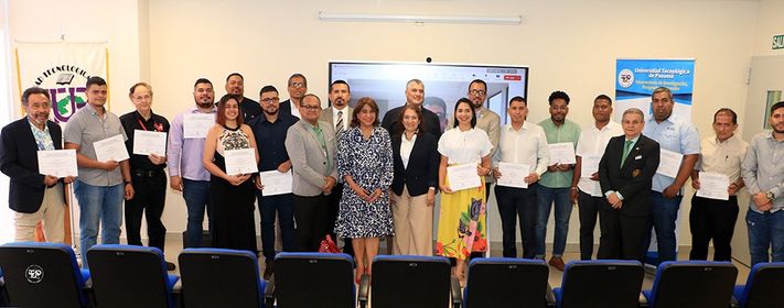 clausura el Diplomado de Movilidad Eléctrica