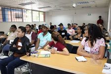 Estudiantes y docentes de la FIE.