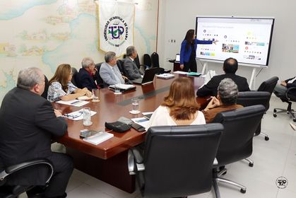 Presentación por parte de la Lcda. Gladys Bernett.