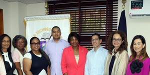 Representantes de AMPYME, SBDC y la UTP Centro Regional de Colón.