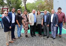 Dr. Omar Aizpurúa, rector de la UTP, junto a asistentes del evento.