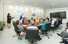 El acto se realizó en el Salón de Reuniones de la Rectoría.
