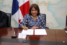 La Dra. Ángela Laguna Caicedo, Rectora Encargada de la UTP.