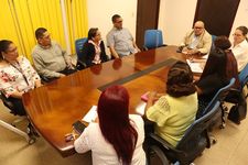 Pares Académicos de CONEAUPA se reúnen con docentes y personal de la carrera de Gestion Administrativa 