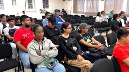 Estudiantes de la FISC festejan el aniversario de su facultad.