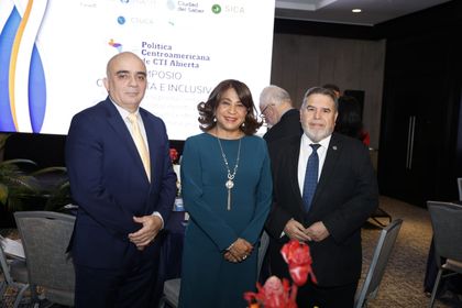 Dra. Ángela Laguna Caicedo Rectora de la UTP participo del simposio CTI Abierta e Inclusiva