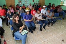 Miembros de la UTP y la comunidad, durante el lanzamiento.