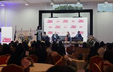 Público atento al Conversatorio.