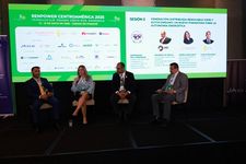 Participantes del panel cuyo moderador fue el Dr. Félix Henríquez, director del CINEMI, desarrollaron un interesante tema en el Renpower Centroamérica 2025 en Panamá.