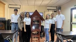 "Little free library", confeccionado por los estudiantes María Marín, Eliecer Robles, Mariangel García, Hector Fuentes y Madeline Vergara.