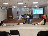 Estudiantes practican destrezas de primero auxilios 