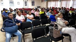 Autoridades y estudiantes participan de la Charla Informativa de la Caja de Seguro Social de Panamá Oeste. 