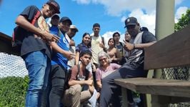 Estudiantes subieron a la torre de 32 metros de altura para apreciar el dosel y discutir su importancia de estos bosques. 