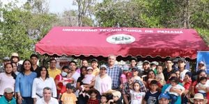 El Centro Regional de la Universidad Tecnológica de Panamá (UTP), en Veraguas, fue sede de la actividad "Sembrando con inclusión, árboles para el futuro", conmemorando los 17 años de la creación del Centro de Rehabilitación Integral (Reintegra) en la provincia de Veraguas, el pasado 7 de julio.