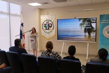 La vicerrectora Muñoz señalo que se trata de un proyecto de educación ambiental para luego poder avanzar con un Plan Nacional.