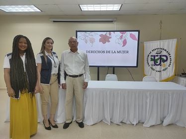 La charla se dio en el marco de la celebración del Día de la Mujer en la Ingeniería.