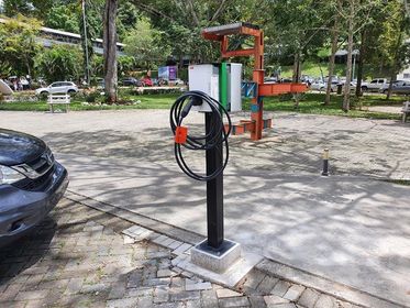 Recientemente fue instalado un cargador para autos eléctricos, en el Campus Dr. Víctor Levi Sasso de la UTP.