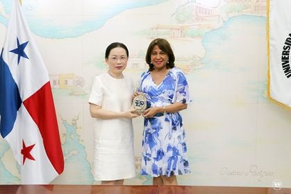 La UTP recibe visita de la Embajada de China