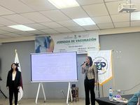 Las tesistas expusieron los resultados técnicos y económicos de su investigación, destacando la viabilidad del uso de aguas residuales tratadas en la elaboración de concreto como opción ambientalmente sostenible y económicamente competitiva.