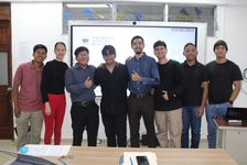 Estudiantes Denilson Alvarado y Luis Rodríguez junto a sus compañeros 