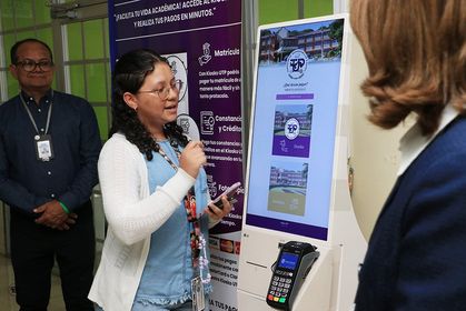 Estudiantes de la UTP realizan trámites rápidos y eficientes con el Kiosco Digital