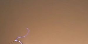 Experimento de laboratorio que buscaba estudiar la conductividad del fuego.