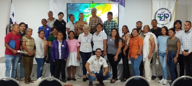 Participantes del seminario Uso Correcto de las Tecnologías para Adultos de la Tercera Edad