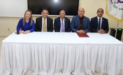 Mesa principal del evento.