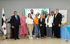 Representantes de la CEMCIT-AIP, CEPIA y de la SENACYT en la foto oficial de la actividad.