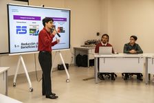El estudiante José Barletta explicó como serpia la participación de los equipos de la UTP en categoría de estudiantes de ingeniería.