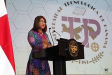 La rectora encargada de la UTP, Dr. Ángela Laguna, dio las palabras de bienvenida de este evento. 