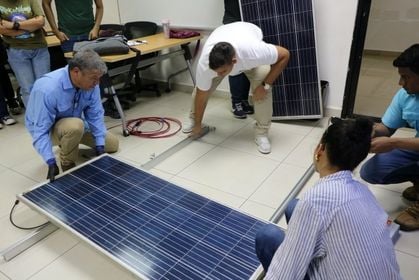 El Ing. Kennet Landao de la SNE, explicó a los participantes sobre las instalaciones.