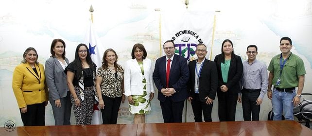 Directivos de la UTP y la ACP.